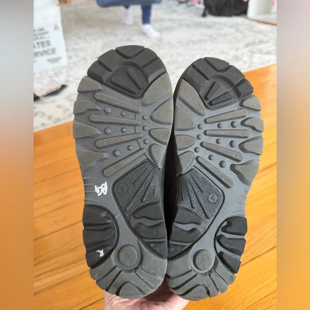 Kamik Kids Black Snow Boots size 4